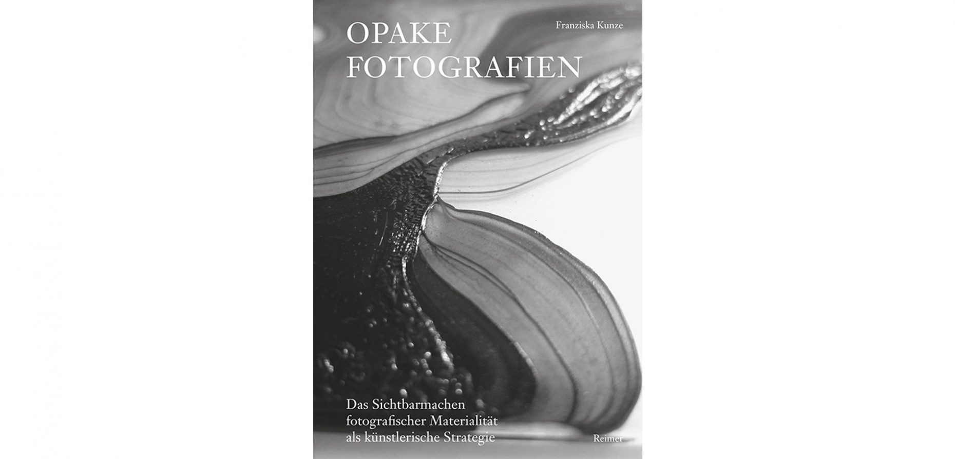 Opake Fotografien stellen das Sichtbarmachen der physischen und chemischen Beschaffenheit des fotografischen Materials in den Mittelpunkt der künstlerischen Auseinandersetzung. In ihrem neuen Buch widmet sich Franziska Kunze der Geschichte dieser Bildform.