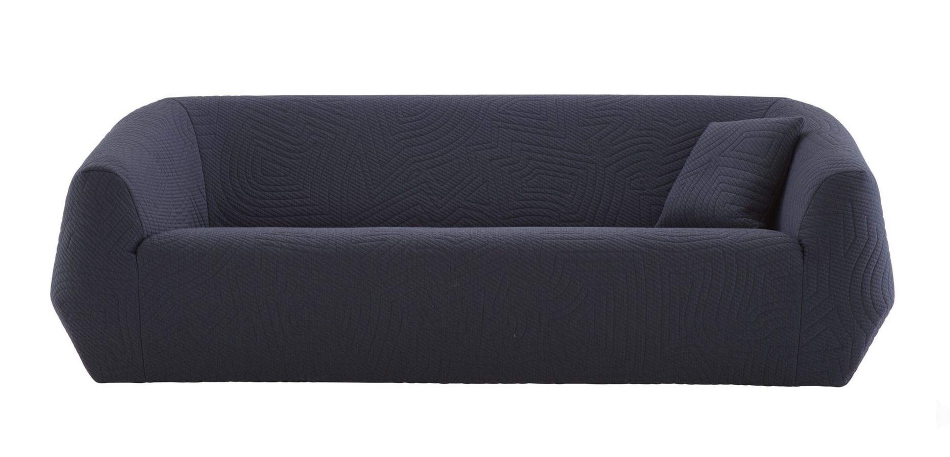 Wie ein Handschuh betont der hautenge Bezug die moderne und kompakte Form des neuen Sofas Uncover, das Marie Christine Dorner für Ligne Roset entworfen hat.