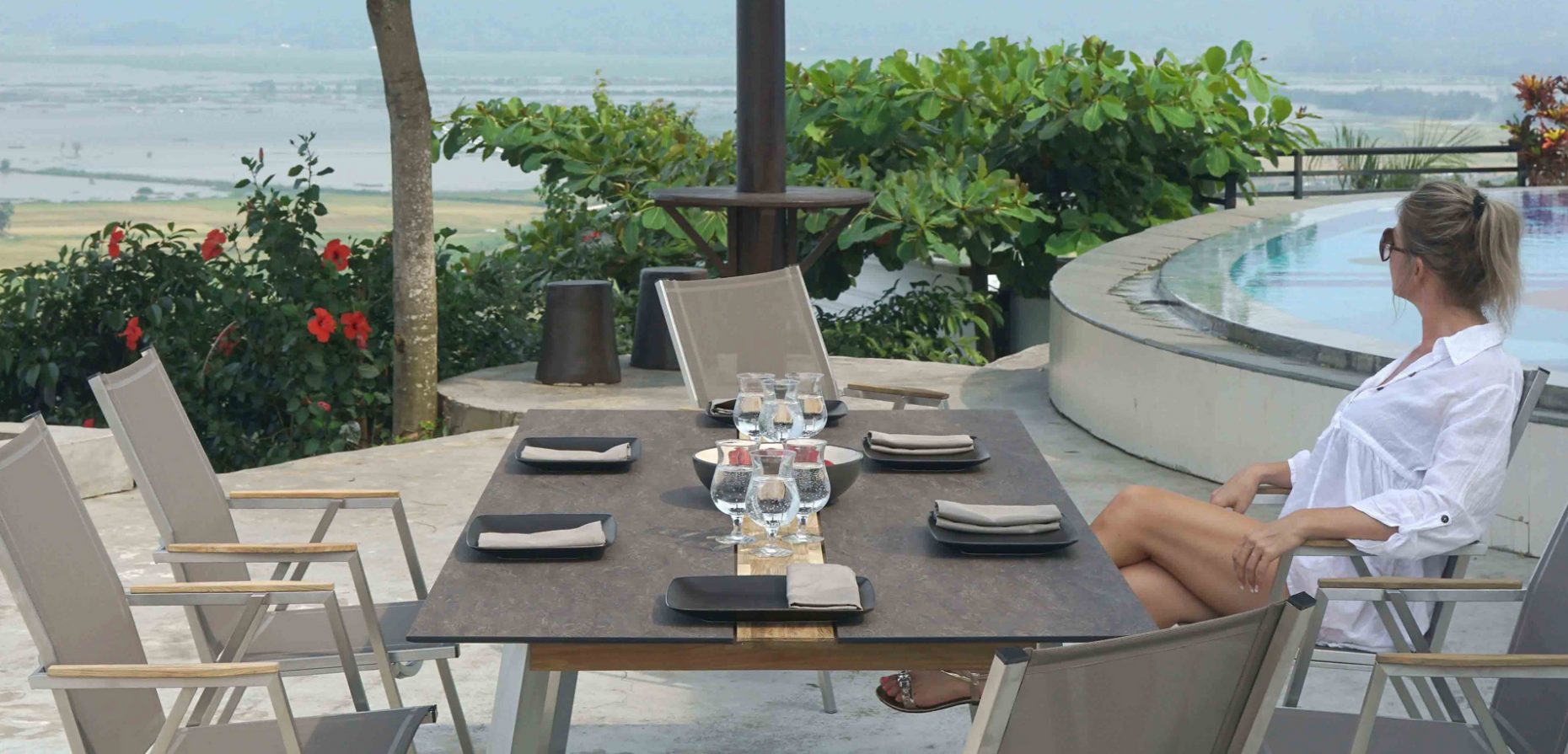 Mit seinen aus recyceltem Teak gearbeiteten Outdoor-Möbeln wendet sich Zebra an diejenigen, die an einer ressourcenschonenden Lebensweise interessiert sind.