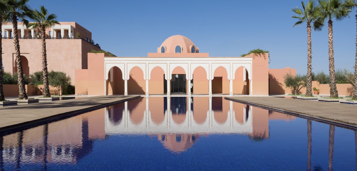 Das Oberoi Marrakech überzeugt mit majestätischer Architektur und paradiesischen Gärten. Das Designjuwel ist die perfekte Wahl für anspruchsvolle Reisende.