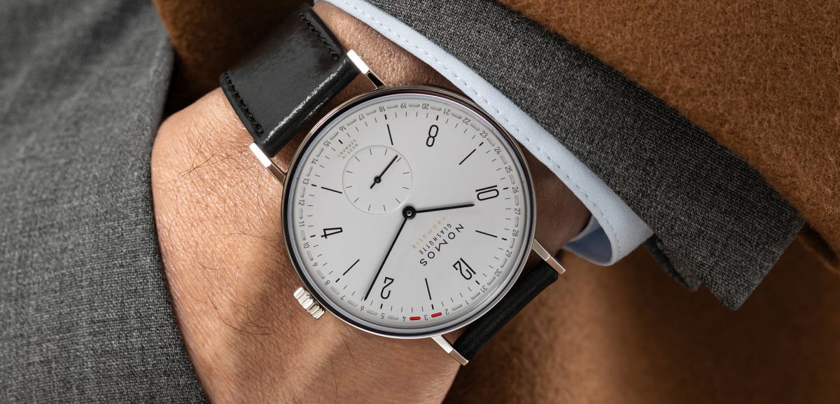 Um von einer Dress Watch sprechen zu können, muss eine Uhr nach einer Regel gestaltet worden sein, die im Design auch sonst selten versagt: Weniger ist mehr. Im Bild: die Tangente von Nomos.