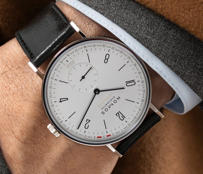 Um von einer Dress Watch sprechen zu können, muss eine Uhr nach einer Regel gestaltet worden sein, die im Design auch sonst selten versagt: Weniger ist mehr. Im Bild: die Tangente von Nomos.