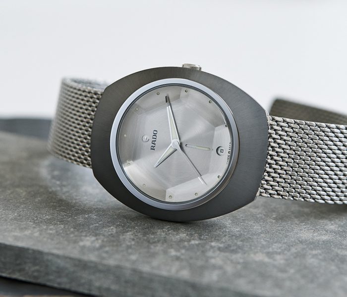 Als die Rado DiaStar vor 60 Jahren vorgestellt wurde, passte sie gut zum Zeitgeist. 2022 wird die erste kratzfeste Uhr der Welt neu aufgelegt. Foto: © Rado
