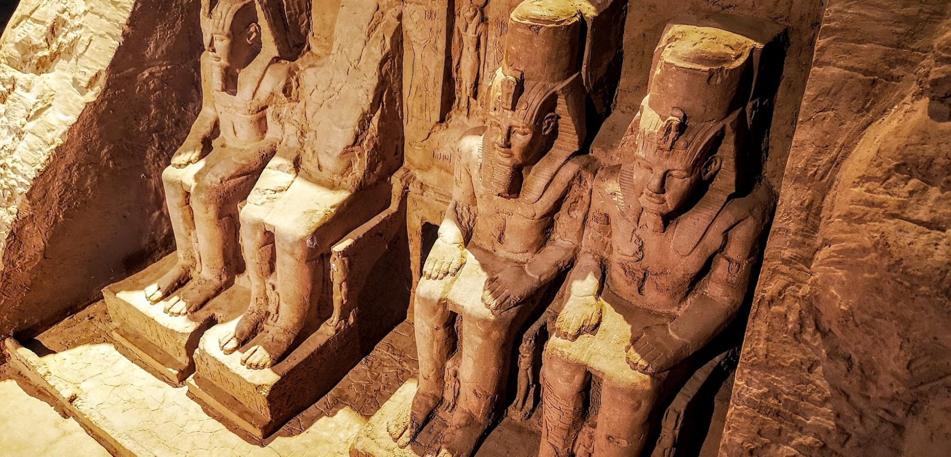 Ewiges Leben war der Plan, Unsterblichkeit in Form eines Ausstellungsstücks die Realität, die sich für Tutanchamun vor 100 Jahren durch Howard Carters Fund ergab. Ein Editorial von Michael Graef.