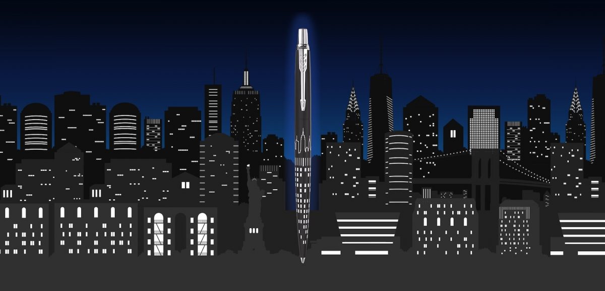 Der Parker Jotter ist die Kugelschreiber-Ikone schlechthin. Das Design hat 70 Jahre nach Einführung nichts von seiner Relevanz eingebüßt. Das Bild zeigt ein aktuelles Sondermodell mit stilisierter New Yorker Skyline als Dekor. Foto: © Parker Pen Company