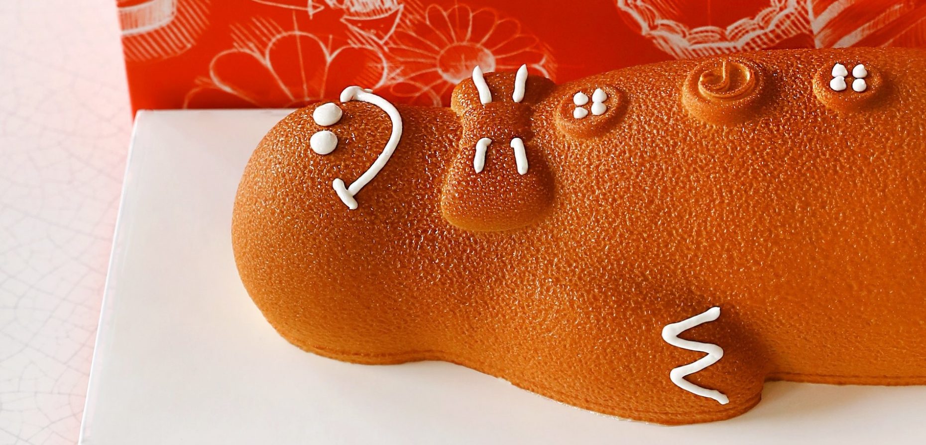 Mit seinen exklusiv in seiner Boutique in Monte-Carlo erhältlichen Yule Logs wird Cédric Grolet seinem Ruf als grandioser Handwerker des Geschmacks und des Visuellen gerecht. Foto: © Maïa Chä