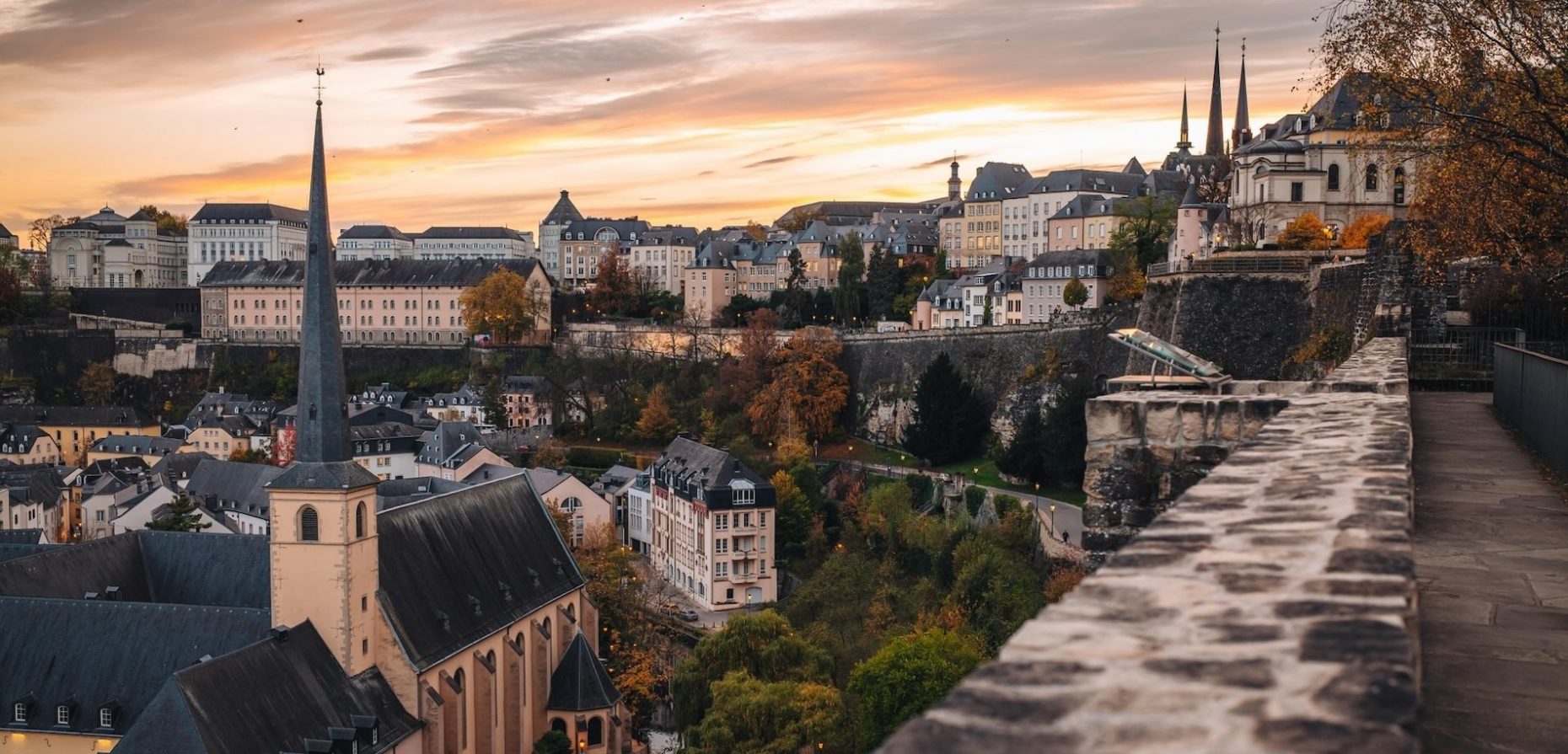 Luxemburg lässt sich besonders gut nach einer Tasse Kaffee aus einem der vielen attraktiven Cafés entdecken. 9 Tipps für die perfekte Kaffeepause. Foto: © Sabino Parente – Visit Luxembourg