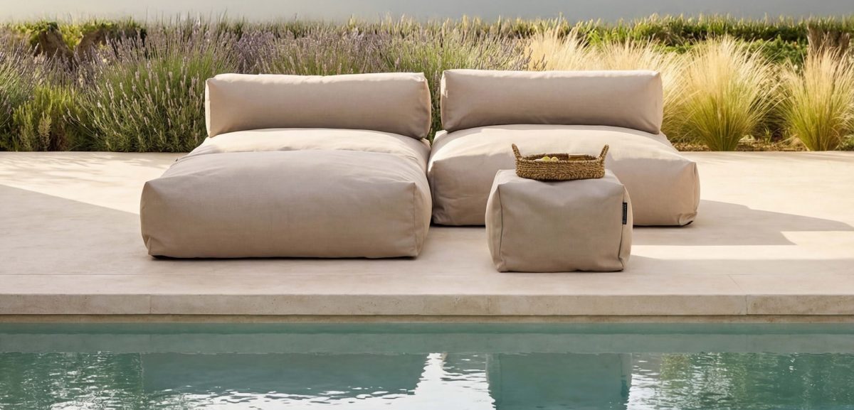 POOLSOFA by BADESOFA setzt jetzt auf Modularität. Mithilfe einzelner Bausteine entsteht eine schwimmfähige Pool- und Terrassenlandschaft. Foto: © BADESOFA