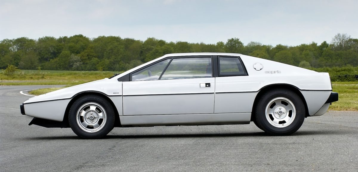 Messerscharf wie seine Form ist das Handling des ab 1976 produzierten Lotus Esprit. Klarer Fall von Design für die Ewigkeit. Foto: © Lotus Cars plc