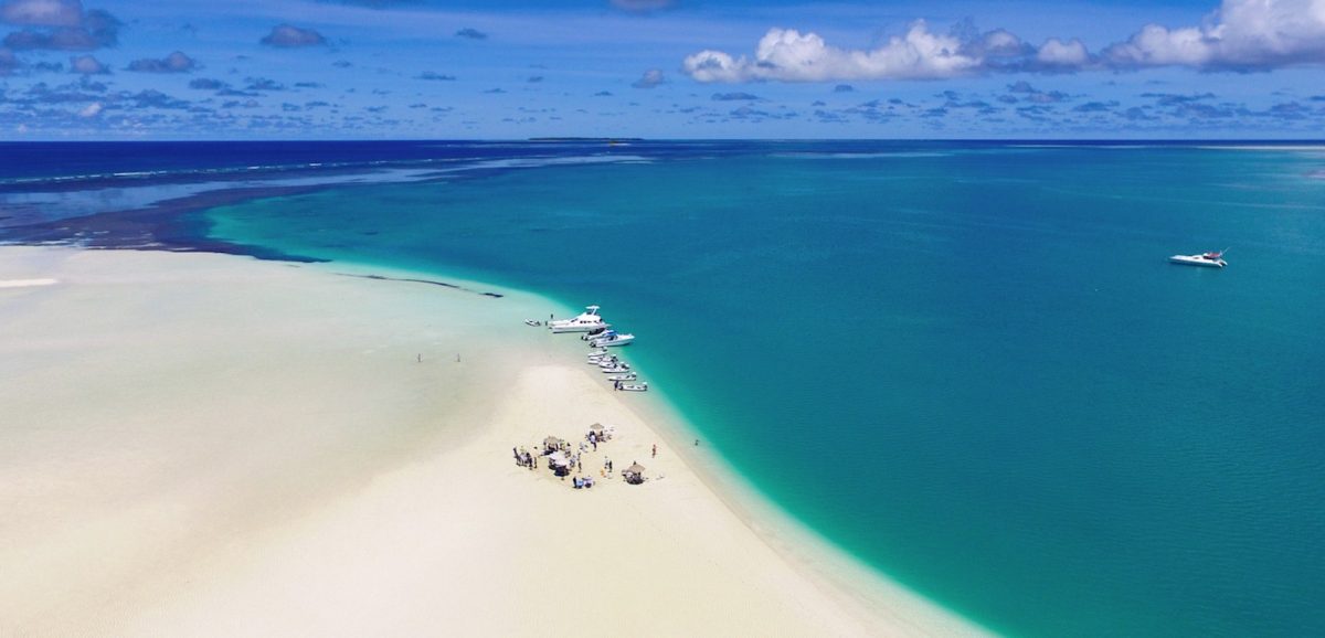 Im Bildband Indian Ocean präsentiert Weltenbummler Stefan Loiperdinger die schönsten Inseln und Resorts. Das Foto stammt von der Alphonse-Inselgruppe, die zur Republik der Seychellen gehört. Quelle: Indianocean.de